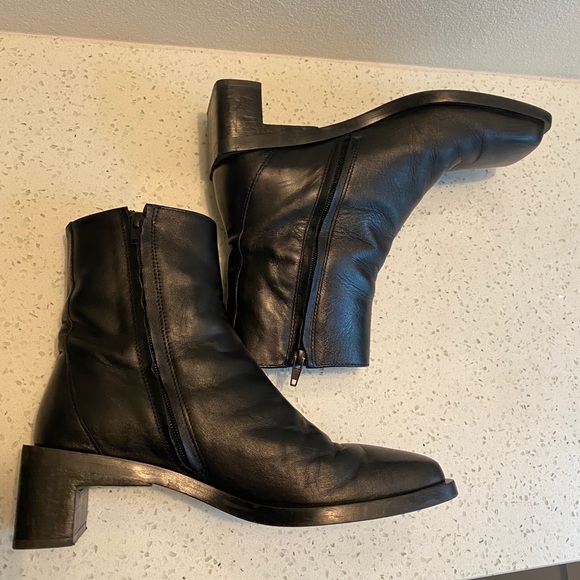 Leather square toe boot - Picture 2 of 4